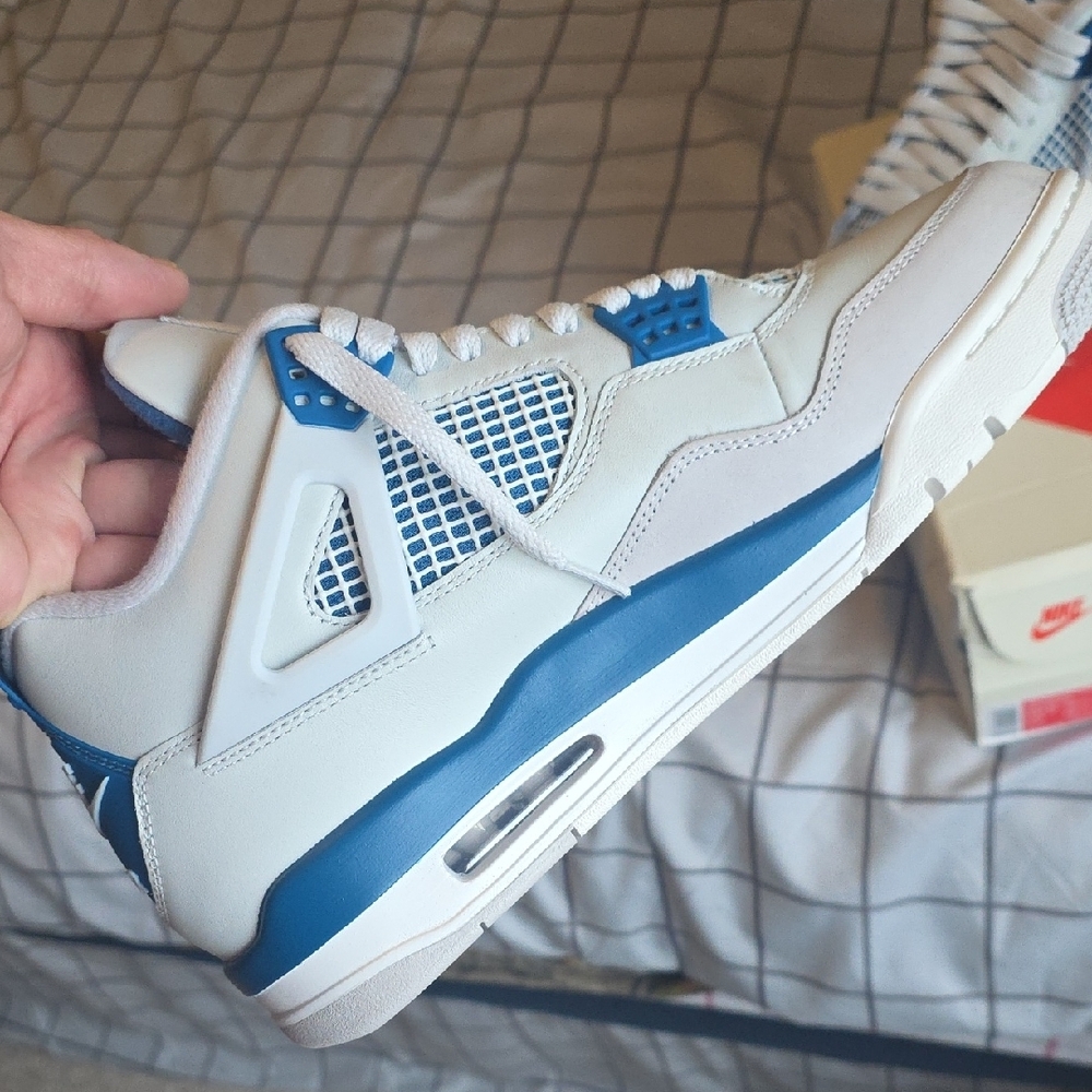 Jordan Sneakers White and Blue - Picture 8 of 14